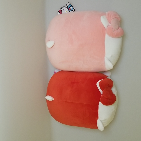 A bundle of 2 Hello Kitty Plushies - Picture 3 of 7